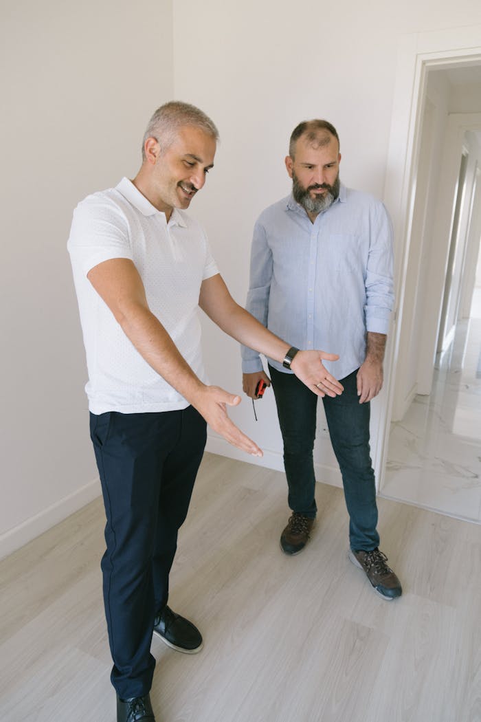 gallery-6 Real estate agent showing a client the interior of a modern apartment in Istanbul.